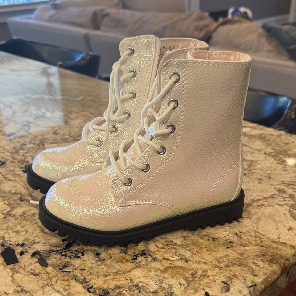 Shimmering Kids Lace-Up Boots - Cream